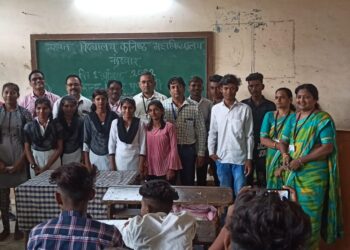 यशवंत महाविद्यालयात लोकमान्य टिळक व लोकशाहीर अण्णाभाऊ साठे यांना अभिवादन