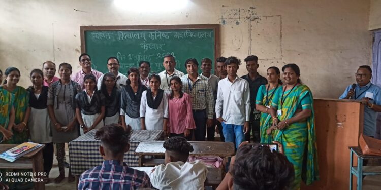 यशवंत महाविद्यालयात लोकमान्य टिळक व लोकशाहीर अण्णाभाऊ साठे यांना अभिवादन