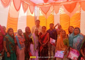 शिक्षकाचे असेही दातृत्व : स्वखर्चाने विविध माता भगिनी यांचा माहेरची साडी देऊन सत्कार