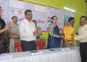 नंदूरबार तहसीलतर्फे महसूल दिनानिमित्त उत्कृष्ट अधिकारी, कर्मचारी यांचा सन्मान