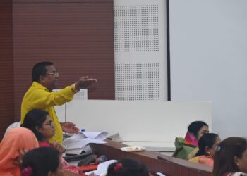 नवापूर तालुक्यातील कुपोषित बालकांचे पालकत्व जि.प.सदस्य भरत गावित यांनी स्वीकारले, जि. प. च्या सर्वसाधारण सभेत प्रथमच सकारात्मक चर्चा