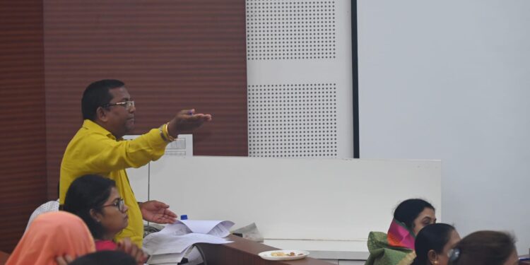 नवापूर तालुक्यातील कुपोषित बालकांचे पालकत्व जि.प.सदस्य भरत गावित यांनी स्वीकारले, जि. प. च्या सर्वसाधारण सभेत प्रथमच सकारात्मक चर्चा