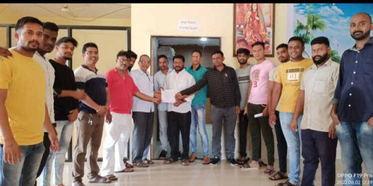 तळोदा येथील भोई गल्ली, कुंभार गल्लीतील रहिवाशांकडून मुख्याधिकारी यांना निवेदन