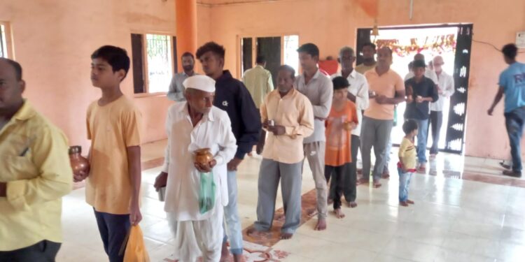 चिनोदा येथे नागपंचमीनिमित्त श्री.नागेश्वर मंदिरात हजारो भाविकांनी घेतले दर्शन