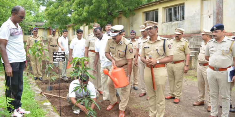 नंदुरबार जिल्हा पोलीस दलातर्फे 75 हजार वृक्ष लागवडीचा संकल्प,पहिल्या टप्प्यात 25 हजार वृक्षारोपण पुर्ण