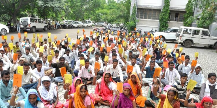शेलकुई ग्रामस्थांचा जिल्हाधिकारी कार्यालयावर मोर्चा
