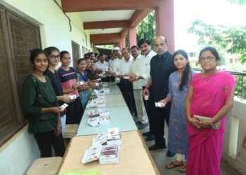 तळोदा येथे बांबूच्या राख्या व वस्तूंचे प्रदर्शन, दोन हजार रोपांचे वाटप