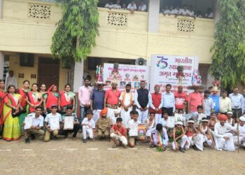 डी.आर.हायस्कूलमध्ये क्रांती दिवस व विश्व आदिवासी गौरव दिवस उत्साहात साजरा