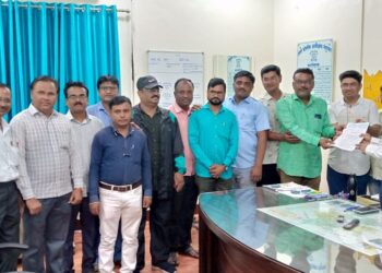 खोटा अर्ज देऊन पत्रकाराला मनस्ताप देणार्‍या  ठेकेदारावर फौजदारी गुन्हा दाखल करण्याची साप्ताहिक पत्रकार संघाची मागणी