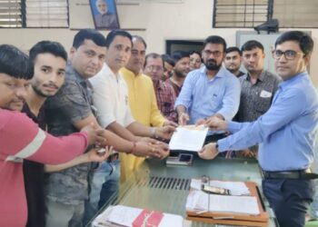 गणेशाची स्थापनापुर्वी रस्ता दुरुस्त न झाल्यास दादा गणपतीचे विसर्जन न करण्याचा मंडळाचा आक्रमक पवित्रा