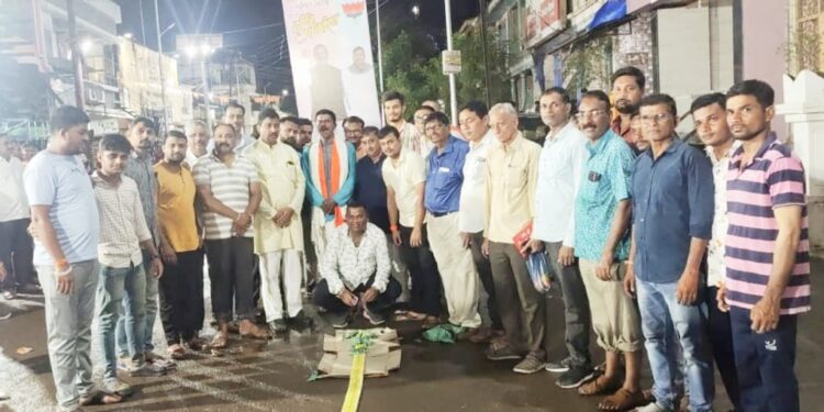 डॉ. विजयकुमार गावीत यांनी केबिनेट मंत्री म्हणून नियुक्ती झाल्याने भरत गावीत यांचा नेतृत्वात करण्यात आला जल्लोष