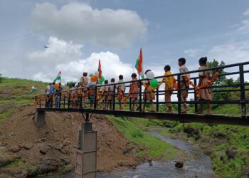 मान गये एसपीसाहेब : काल्लेखेतपाडा येथील ‘सेतू’ चे उद्घाटन, पोलीस दलाच्या वतीने बांधला लोखंडी पूल