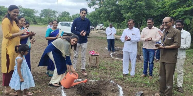 पुरुषोत्तमनगर येथील वाल्मिकी विद्यालयात  स्वातंत्र्याचा अमृत महोत्सव विविध कार्यक्रमांनी साजरा