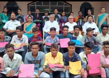 साने गुरुजी कनिष्ठ महाविद्यालयातील २५० विद्यार्थ्यांना शैक्षणिक साहित्य वाटप