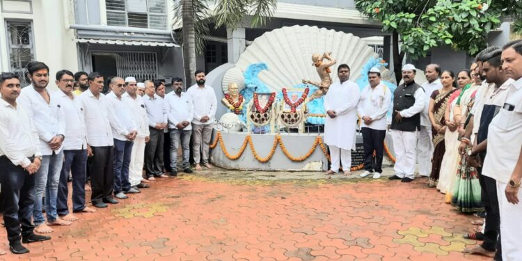 राष्ट्रवादीने दिला स्वातंत्र्य सेनानींच्या कार्याला उजाळा; नंदूरबार शहरातून मशाल रॅलीसह माजी सैनिकांच्या गौरव