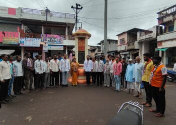 तळोदा येथे हुतात्मा स्मारका जवळ राष्ट्रवादीतर्फे सामूहिक राष्ट्रगीत