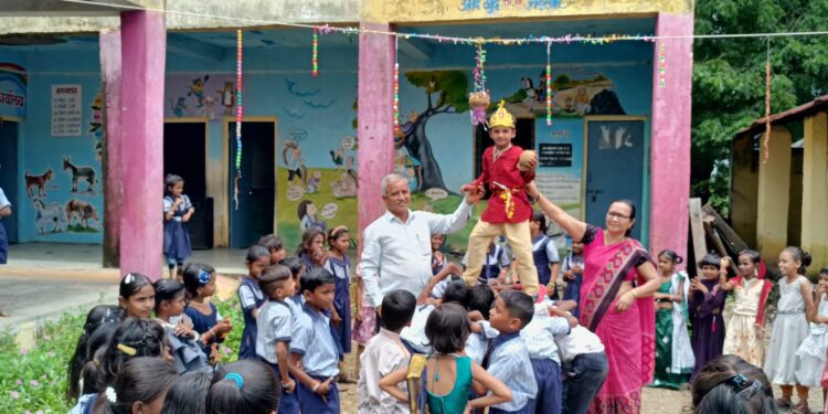 उमर्दे खुर्दे जिल्हा परिषद शाळेत बालगोपाळाचा ढाक्कूमुक्कूम