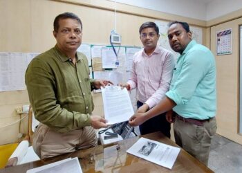 हिंंदु सणांच्या वेळी कायद्याचा गैरवापर करणाऱ्या अधिकाऱ्यांना निलंबित करा