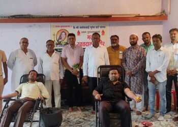 नंदूरबार येथे घाटे परिवार व भगवान बिरसा मुंडा ब्लड फाऊडेशनतर्फे शिबिरात २१ दात्यांचे रक्तदान