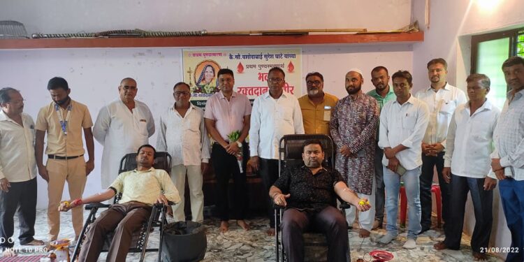 नंदूरबार येथे घाटे परिवार व भगवान बिरसा मुंडा ब्लड फाऊडेशनतर्फे शिबिरात २१ दात्यांचे रक्तदान