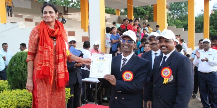 २२ व्या नंदुरबार जिल्हा पोलीस क्रीडा स्पर्धेत नंदुरबारच्या संघाला सर्वसाधारण विजेतेपद