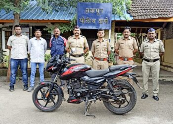 २४ तासातच मोटार सायकल चोरीचा  गुन्हा उघड, एका लाखाच्या दुचाकीसह केली एकास अटक