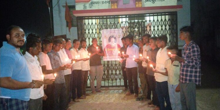 उमर्दे खुर्दे येथे दिवंगत विनायकराव मेटे यांना सामुहिक श्रद्धांजली