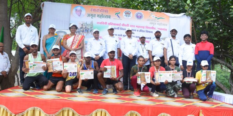 स्वातंत्र्याचा अमृत महोत्सव निमित्त शहादा महाविद्यालयात मॅरेथॉन स्पर्धा उत्साहात