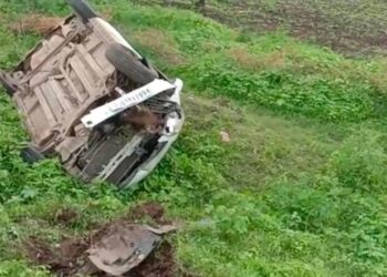 कार नदीत कोसळली, नंदूरबार येथील पाच जण जखमी