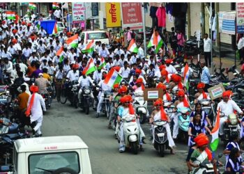 श्रॉफ हायस्कूलने काढली तिरंगा यात्रा,  सायकल, मोटरसायकलीसह विद्यार्थी, शिक्षकांचा उत्स्फुर्त सहभाग