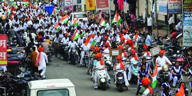 श्रॉफ हायस्कूलने काढली तिरंगा यात्रा,  सायकल, मोटरसायकलीसह विद्यार्थी, शिक्षकांचा उत्स्फुर्त सहभाग