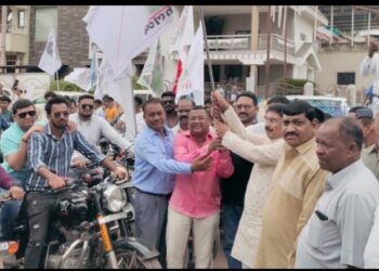 नवापूर तालुका आदिवासी उत्सव समितीतर्फे भव्य मोटार सायकल रॅली