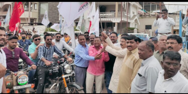 नवापूर तालुका आदिवासी उत्सव समितीतर्फे भव्य मोटार सायकल रॅली