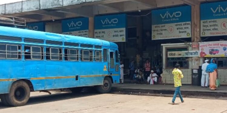 विद्यार्थ्यांसाठी नंदुरबार ते वैंदाणे बस सुरू करण्याची रजाळे येथील पालकांची मागणी