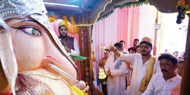 नंदुरबार जिल्हयात  गणरायाचे जल्लोषात आगमन, मानाच्या श्री.दादा व श्री. बाबा गणपतींचीही उत्साहात स्थापना