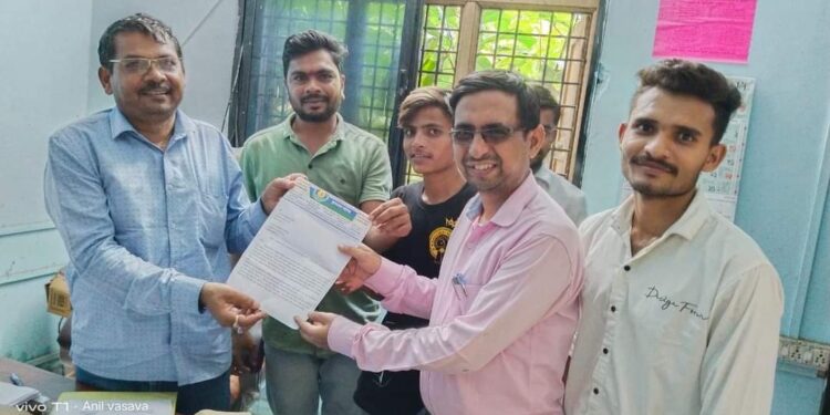 राज्यातील जिल्हा परिषदांच्या शाळामधील शिक्षकांची १८ हजार पदांची पदभरती करण्यात यावी