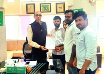 अरे बापरे: विद्यापीठाच्या तांत्रिक अडचणीमुळे तळोदा येथील एम.एस.डब्ल्यू. चे १०० टक्के विद्यार्थी नापास, अभाविप चे कुलगुरूंना निवेदन