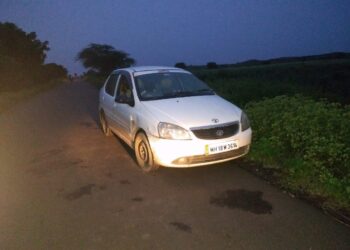 नंदुरबार भालेर रस्त्यावर बंदुकीचा धाक दाखवून व्यापाऱ्यास लुटले, पोलीस मागावर असतांना कार व मुद्देमाल टाकुन चोरटे फरार