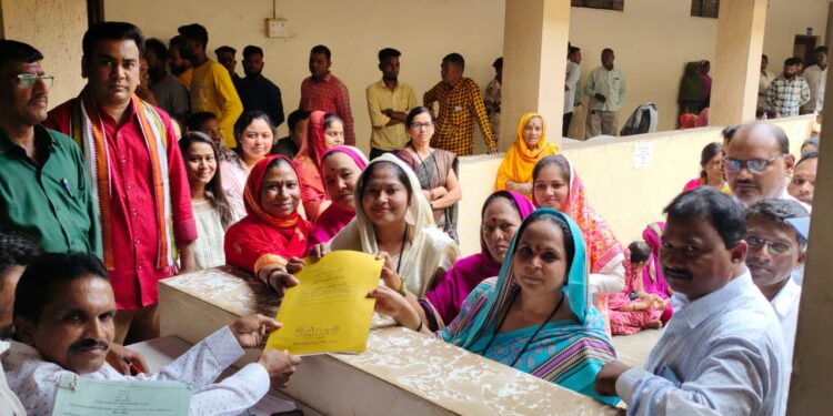 जिल्ह्यातील २०६ ग्रामपंचायतींसाठी लोकनियुक्त  सरपंचांसाठी १ हजार ३२१ तर सदस्यपदासाठी पाच हजार २७५ नामांकने दाखल