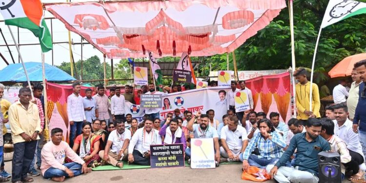 वेदांत प्रकल्प महाराष्ट्राबाहेर गेल्याने राष्ट्रवादी युवक कॉंग्रेसतर्फे निषेध आंदोलन