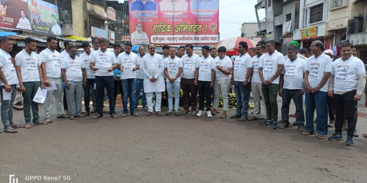 50 खोके महंगाई एकदम ओके” चे टीशर्ट परिधानकरून महागाईच्या विरोधात राष्ट्रवादी युवक काँग्रेसचे अनोखे आंदोलन