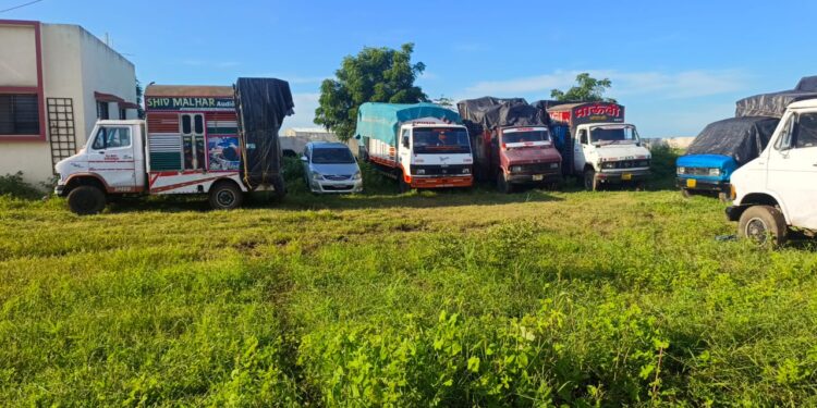 नंदुरबार शहरातील १३ डीजे व डॉल्बी सिस्टीम स्वेच्छेने पोलीसांकडे सुपूर्द