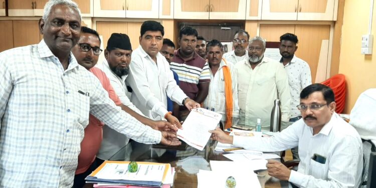 नंदुरबार जिल्हा ओला दुष्काळ जाहीर करावा शिवसेनेचे जिल्हाधिकार्‍यांना निवेदन