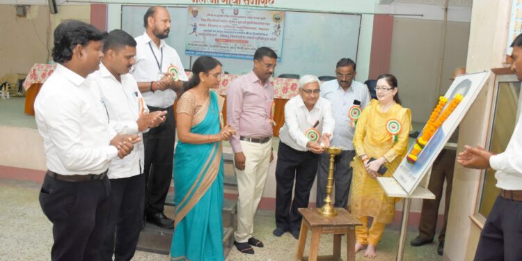 लोणखेडा कनिष्ठ महाविद्यालयातील विद्यार्थ्यांना स्पर्धा परीक्षा व क्रीडा याविषयी मार्गदर्शन