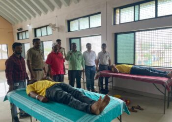 धडगावात १०१ रक्तदात्याचे रक्तदान