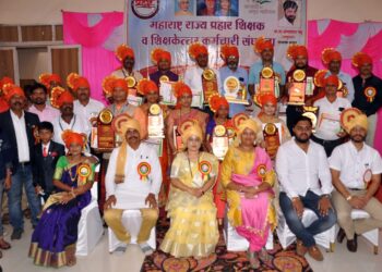 खा. डॉ. हिना गावीत यांच्या हस्ते प्रहार संघटनेचे जिल्हास्तरीय शिक्षक पुरस्कार वितरण