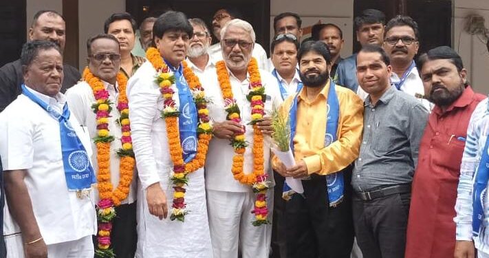 आर.पी.आय आठवले पक्षाच्या जिल्हा अध्यक्षपदी  अरविंद कुंवर यांची फेनिवड, उत्तर महाराष्ट्र बैठक उत्साहात