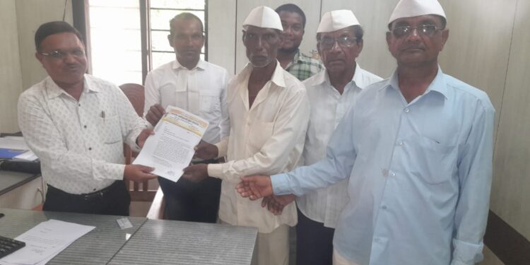 एकलव्य आदिवासी युवा संघटनेच्यावतीने राज्यपाल यांना निवेदन