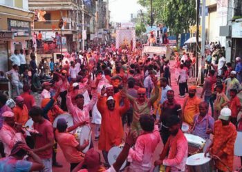 जिल्ह्यातील ७३ मंडळांकडून गणरायाला निरोप, नंदुरबारात उशीरापर्यंत मिरवणुका होत्या सुरू