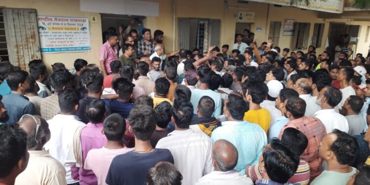 उपचाराअभावी अनिल पवार यांचा मृत्यू, हजारो नागरिकांनी व्यक्त केला रोष